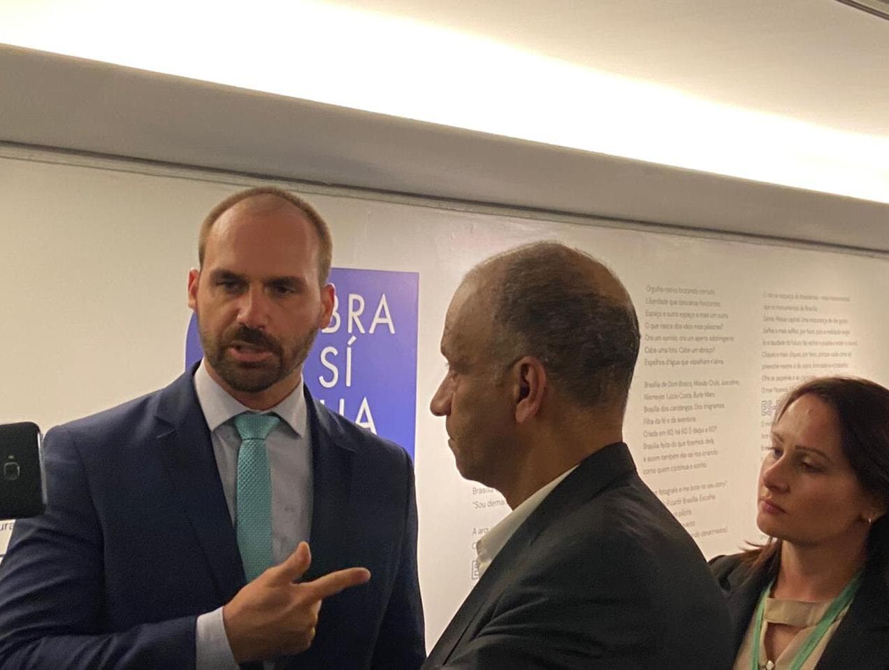 Eduardo Bolsonaro elogia Lira e defende diálogo com o Centrão