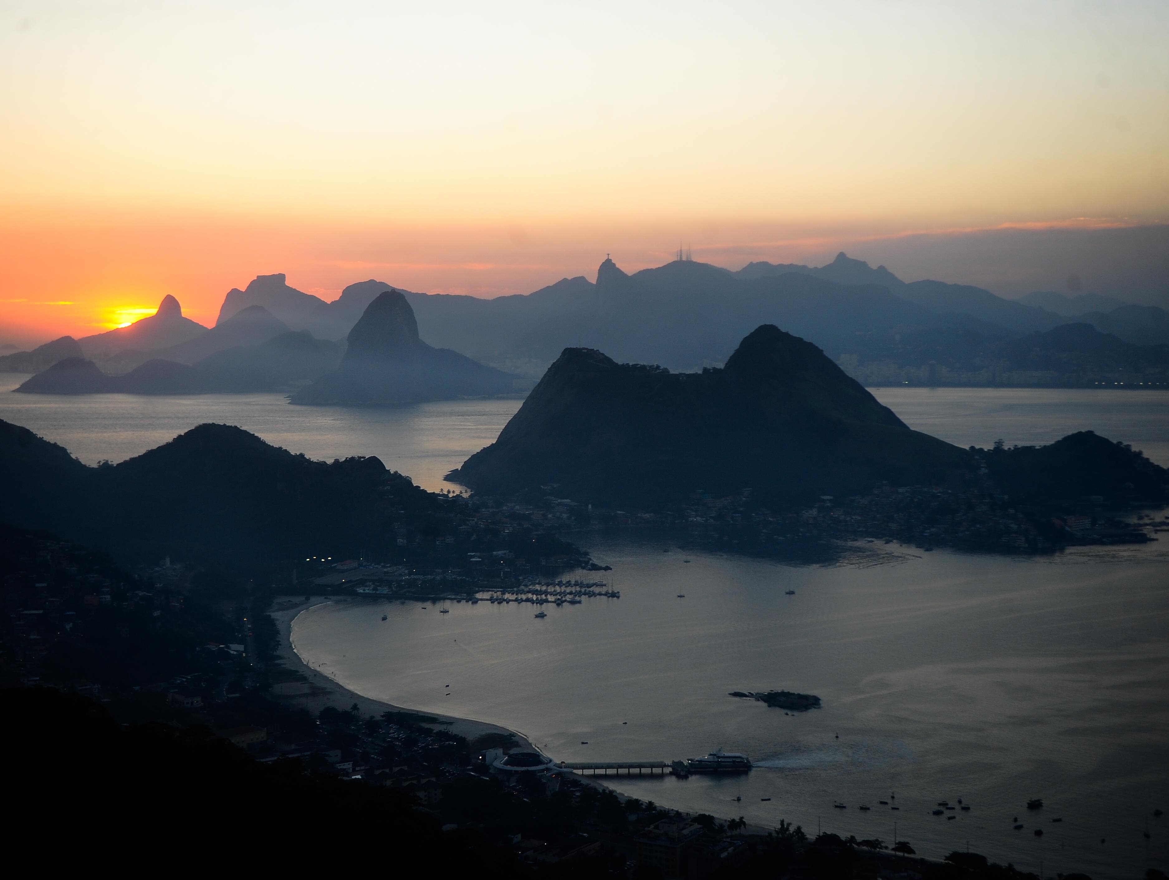 Com semana política agitada, partidos definem candidaturas no Rio de Janeiro