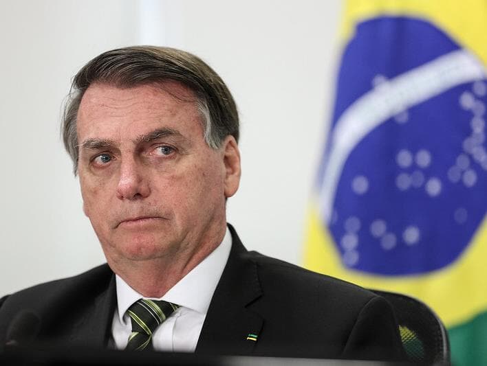 Bolsonaro diz que mentiu ao falar que teria churrasco e ataca imprensa