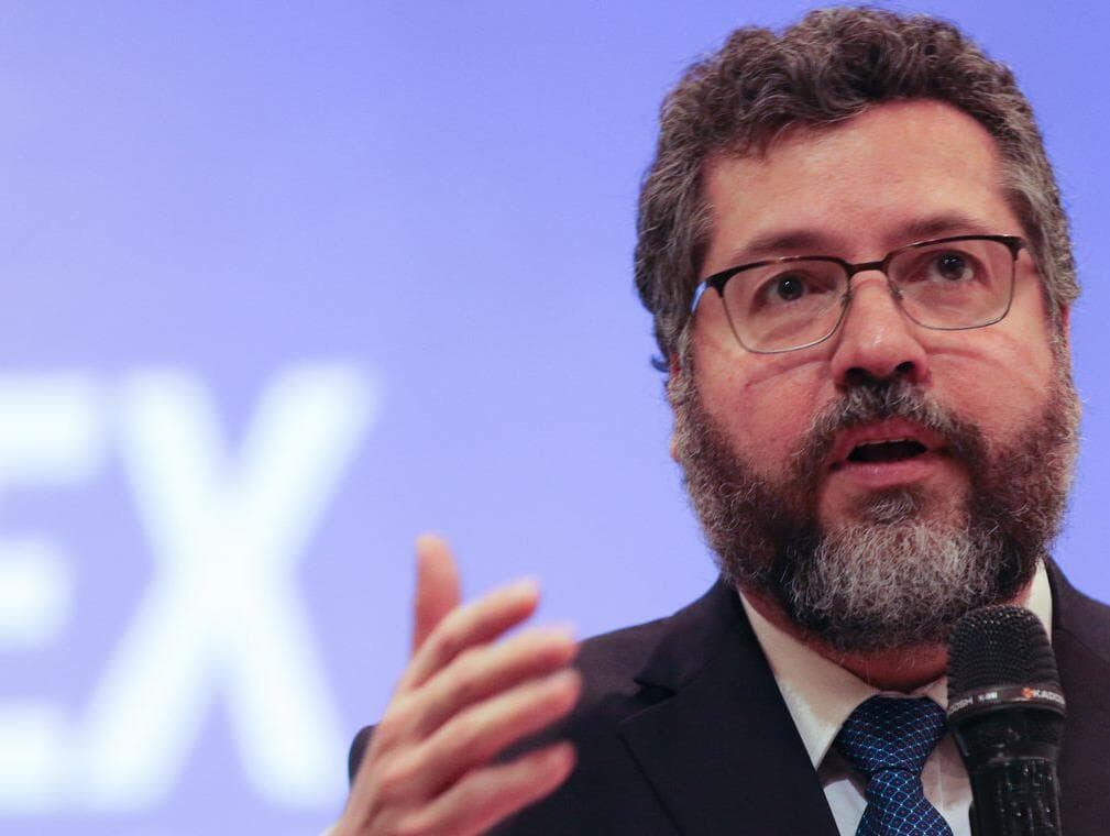 Ernesto diz que em 2020 irá continuar combatendo o "Lulopetismo globalista"