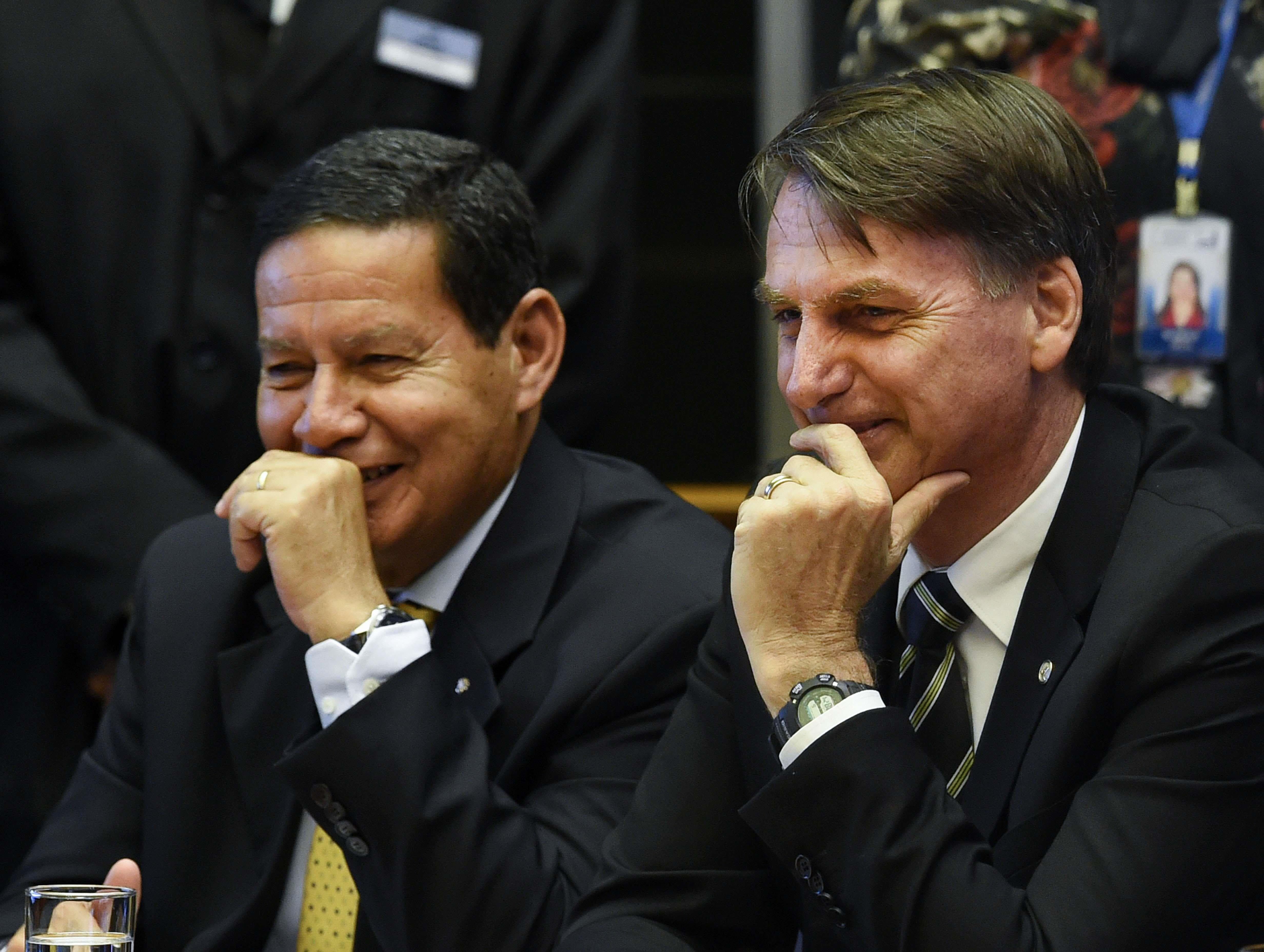 Bolsonaro recua e envia Mourão para posse de Fernández na Argentina