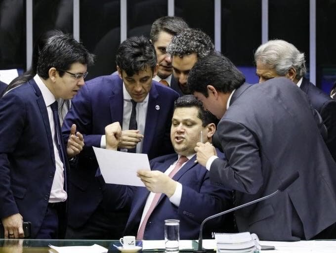 Congresso se reúne e avalia vetos presidenciais