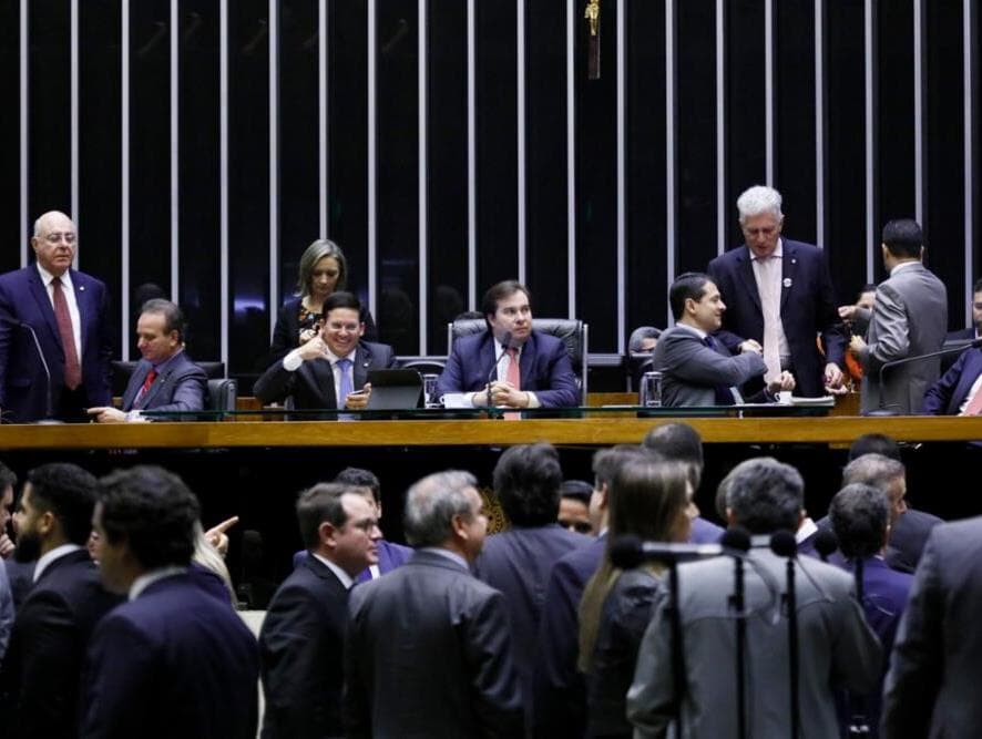 Congresso analisa porte de armas e novo pacto federativo