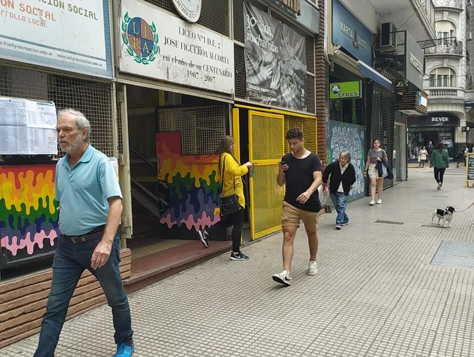 Contagem manual: com voto em papel, argentinos terão primeiros resultados a partir das 21h30