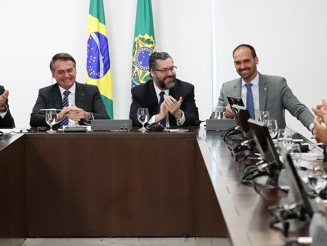 Indicação de Eduardo Bolsonaro a embaixada é nepotismo, diz Consultoria do Senado