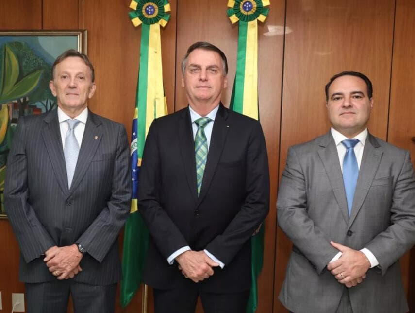 Bolsonaro anuncia major da PM para o lugar de ministro que vai presidir os Correios