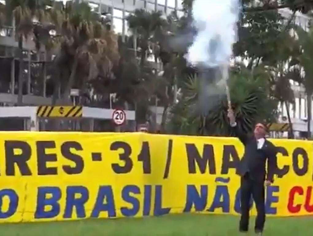 Ouça um bom conselho, que eu lhe dou de graça: não há nada a comemorar, mesmo se o Presidente mandar!