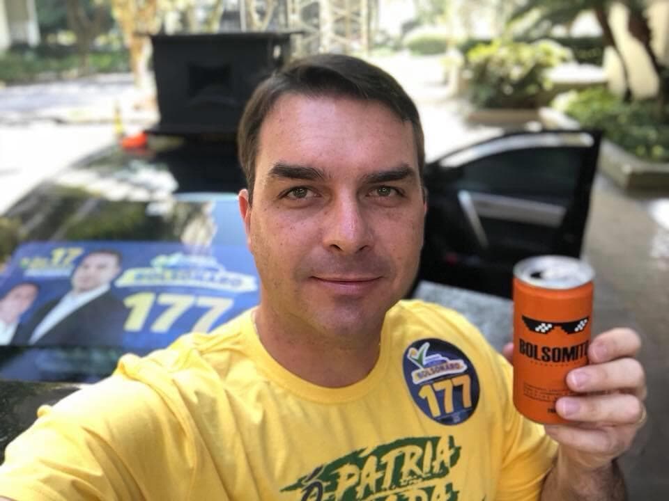 Líderes do MBL criticam Flávio Bolsonaro por caso Queiroz