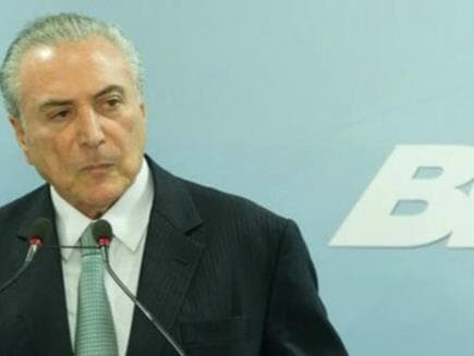 Temer vai à Câmara extrair verruga perto do olho