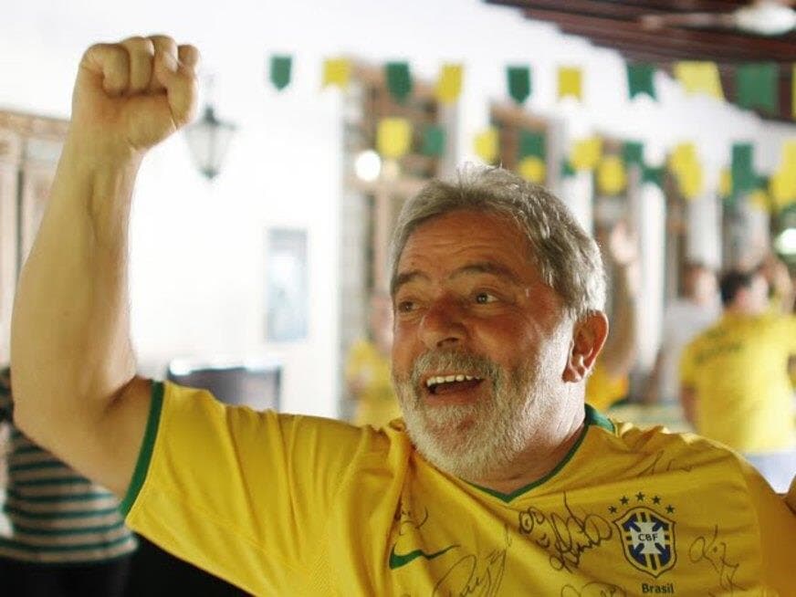 Lula estreia como comentarista da Copa, corneta arbitragem e pede cautela contra Costa Rica