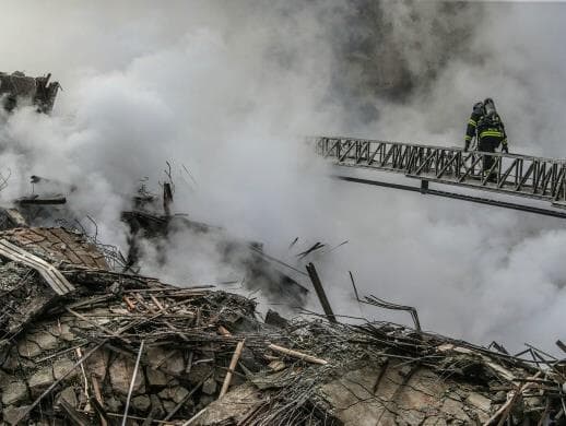 Bombeiros dizem que 44 pessoas ainda não foram localizadas após desabamento de prédio em São Paulo