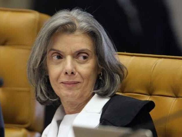 Cármen Lúcia diz não se submeter a pressões políticas sobre prisão em segunda instância