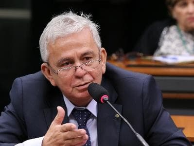 Temer desiste de Pedro Fernandes para ministro; Sarney nega influência contra deputado