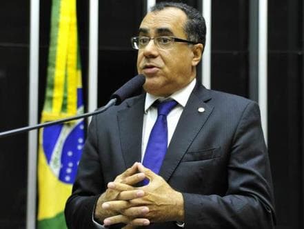 Deputado presidiário sofre AVC e é internado em Brasília; Marun diz que é resultado de "injusta condenação"