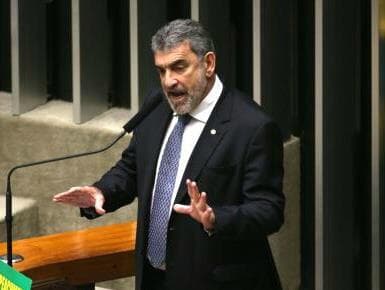 Deputados vão denunciar Laerte Bessa por apologia à tortura e incitação à violência