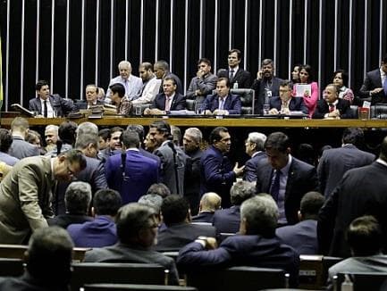 Parlamentares articulam projetos que atingem Lava Jato