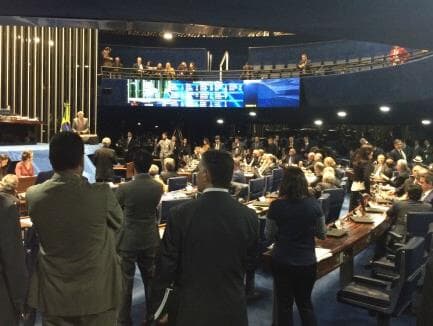 Senadores na mira do STF são maioria entre os que foram contra adiar decisão sobre Aécio