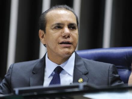 Relator da renegociação das dívidas no Senado deve R$ 228 mil à União