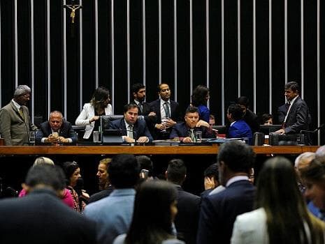 Fundo público e "distritão misto" emperram reforma política na Câmara