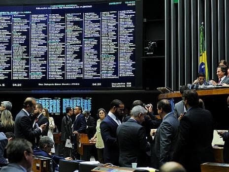 Congresso conclui revisão da meta fiscal com rombo de R$ 159 bilhões