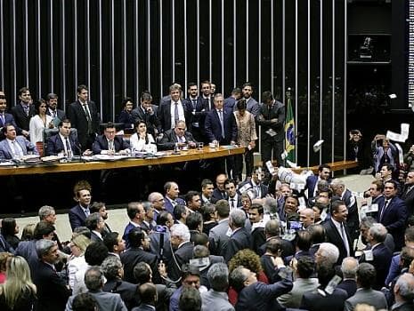 Câmara rejeita pedido para investigar Temer