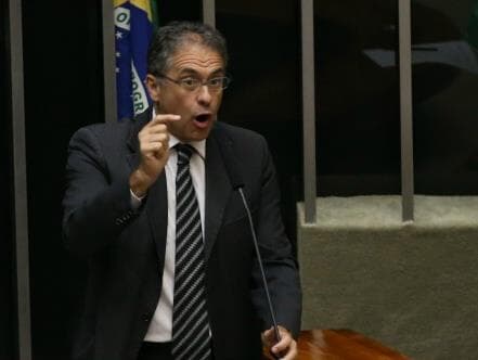 Zarattini diz que oposição tenta impedir votação para mostrar que ofertas de emendas de Temer são "falsas"