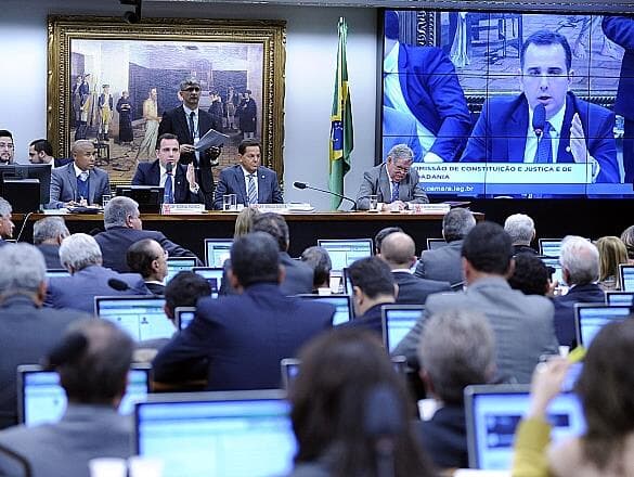 CCJ da Câmara começa fase de debate de denúncia contra Temer