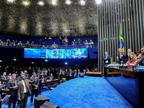 Senado aprova reforma trabalhista e envia texto à sanção de Temer; Mesa foi ocupada por horas