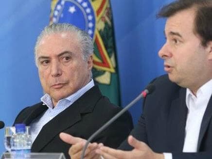 Oposição acusa Maia de "blindagem" e "cumplicidade" a Temer por querer votar denúncia ainda em julho