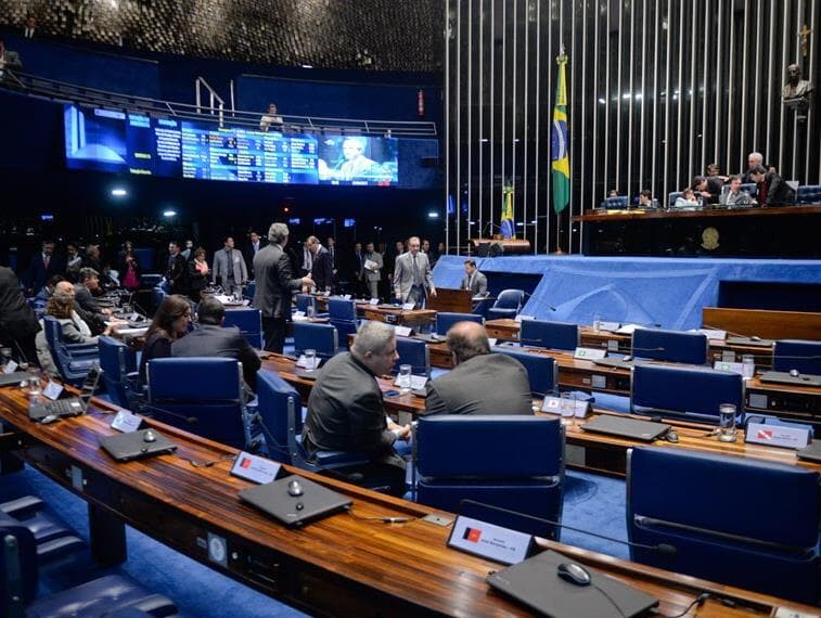 Senado vota urgência da reforma trabalhista na terça-feira