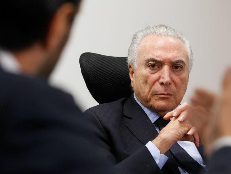 Um terço dos deputados que declaram voto a favor de Temer responde a acusações criminais