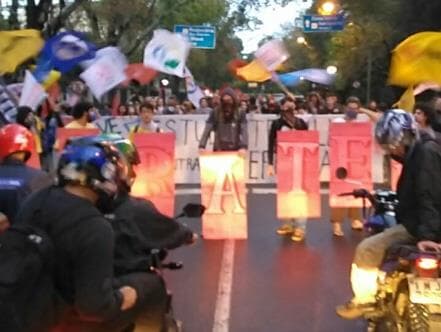 Em Porto Alegre, manifestantes bloquearam avenidas e impediram trens e ônibus de circular