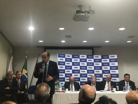 Olheiro de Temer em reunião do PSDB leva ao Planalto notícia de que partido continua na base