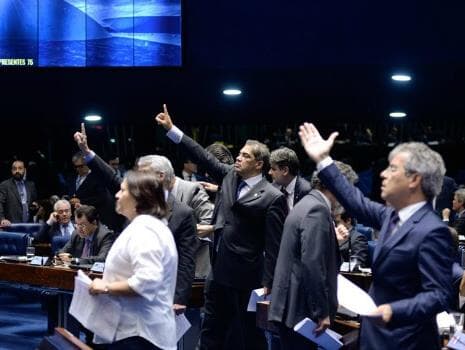 Medida que trata da promoção de policiais e bombeiros militares do DF é aprovada no Senado