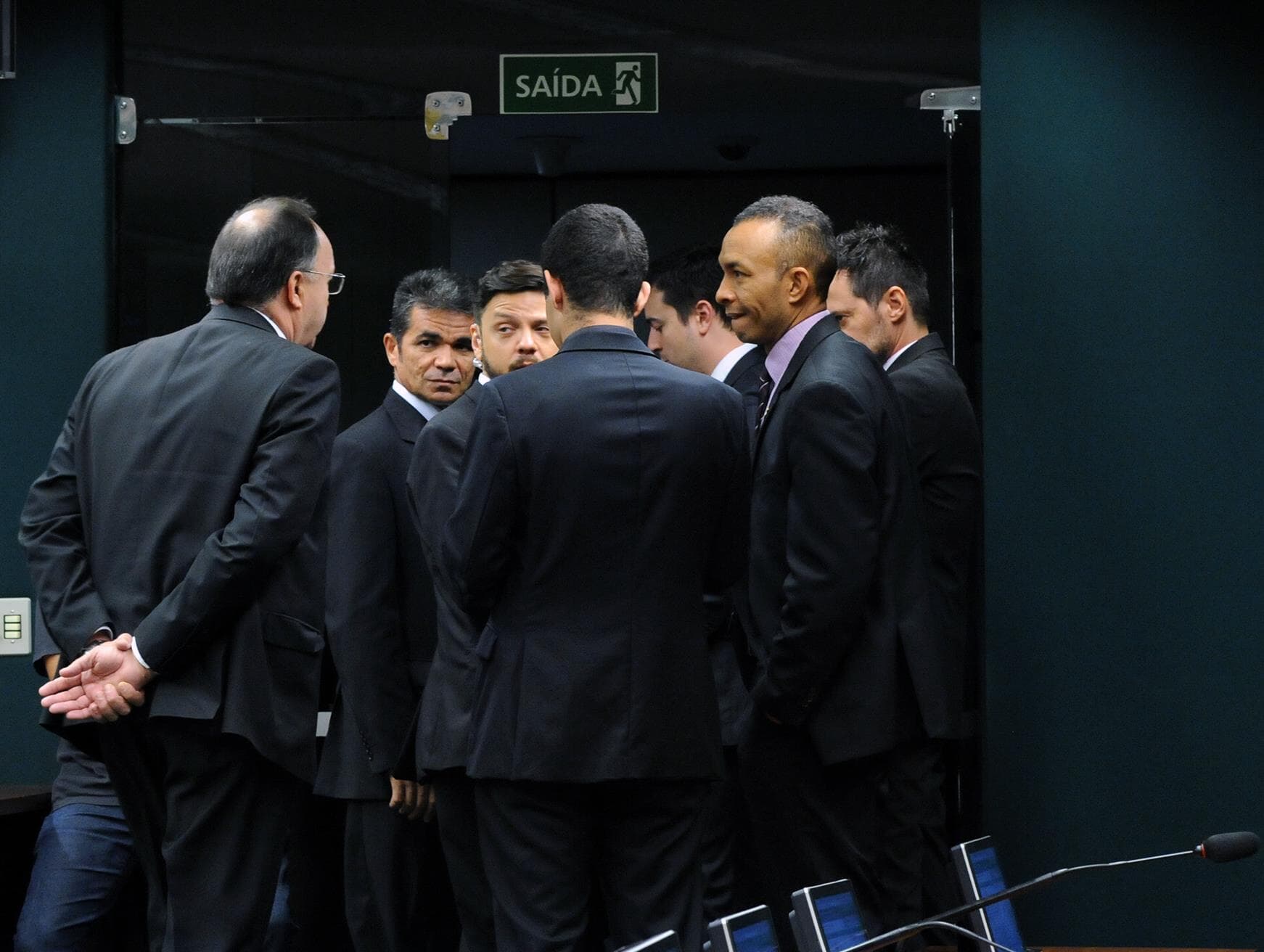 Oposição cobra retirada de policiais e abertura da Câmara para votar reforma da Previdência