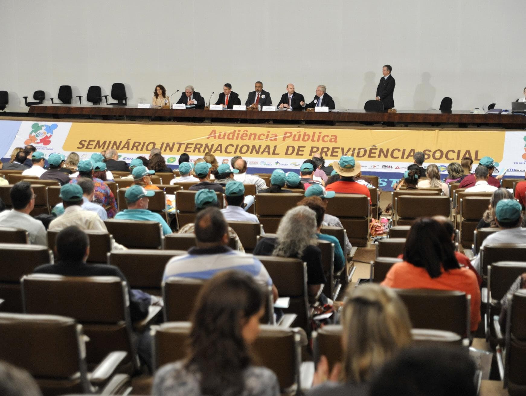 Cúpula do Congresso aponta trabalhadores como o segmento mais forte no Parlamento