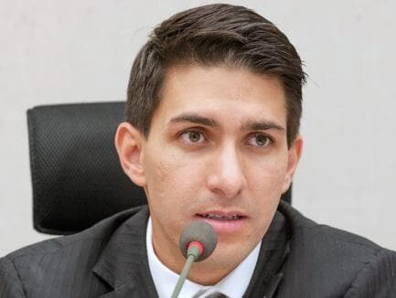 Distrital Cristiano Araújo vira réu por fraude em licitação