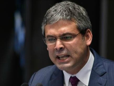 PGR pede arquivamento de inquérito contra Lindbergh na Lava Jato