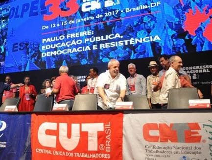 Em clima de campanha, Lula insinua que é candidato à Presidência e defende eleição em 2017