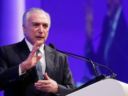 Temer anuncia reforma trabalhista com jornada de 12 horas/dia; acordo deve prevalecer sobre lei