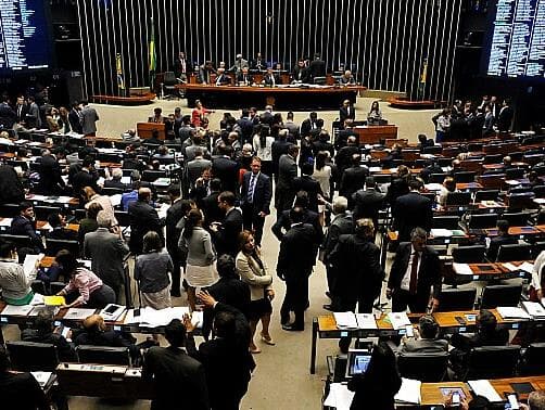 Ausência de deputados compromete votação da renegociação das dívidas dos estados