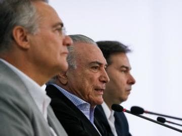 Para abafar crise, Temer convoca Renan e Rodrigo Maia e promete barrar anistia a caixa dois