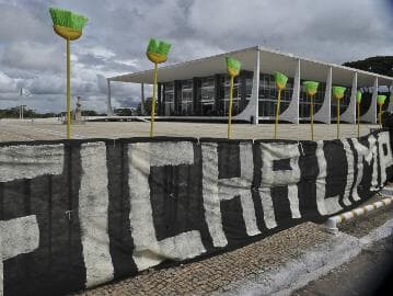 Eleições 2016: burocracia barra mais candidatos do que Lei da Ficha Limpa