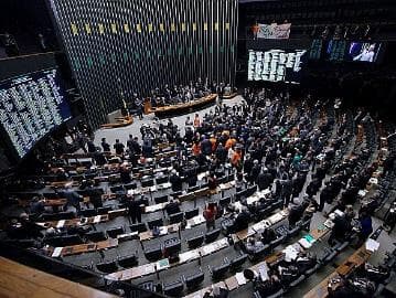 Congresso mantém veto a 100% de participação estrangeira em companhias aéreas