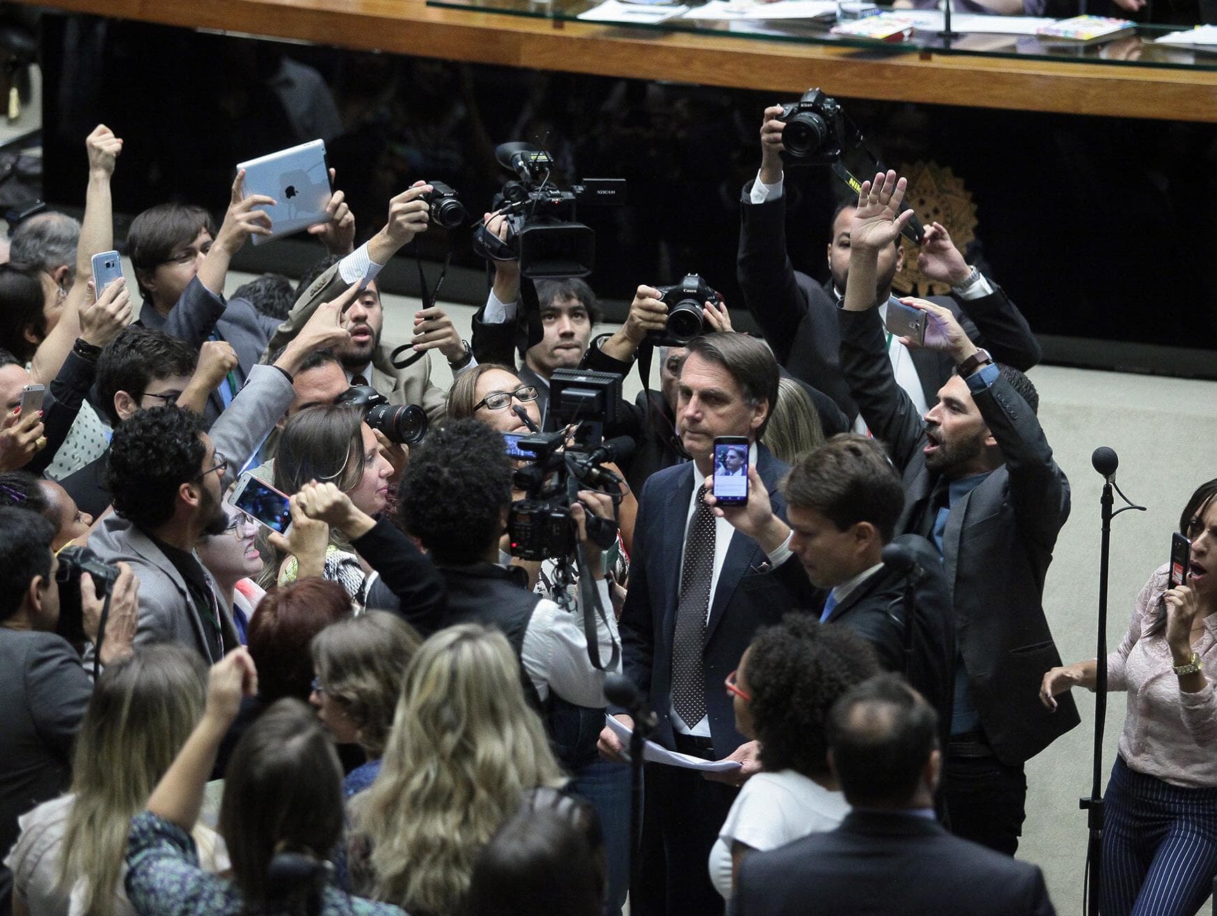 Bolsonaro e Maria do Rosário voltam a se enfrentar