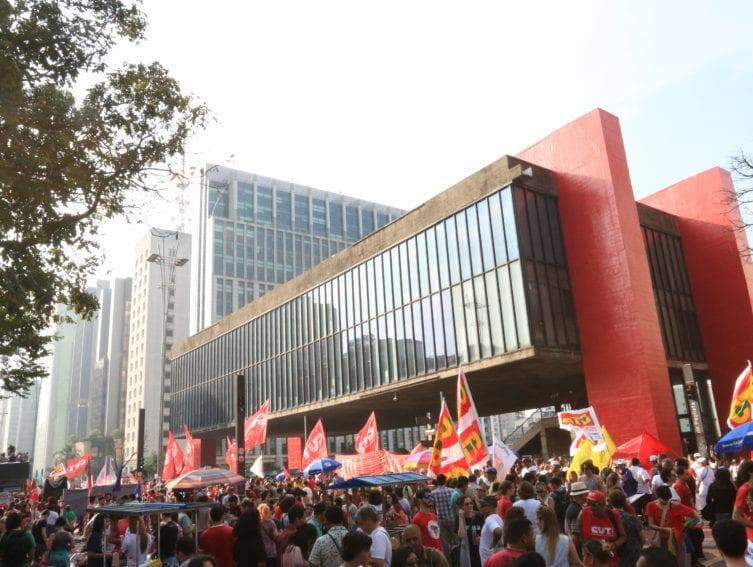 Protesto contra Temer em São Paulo tem princípio de tumulto e detenções