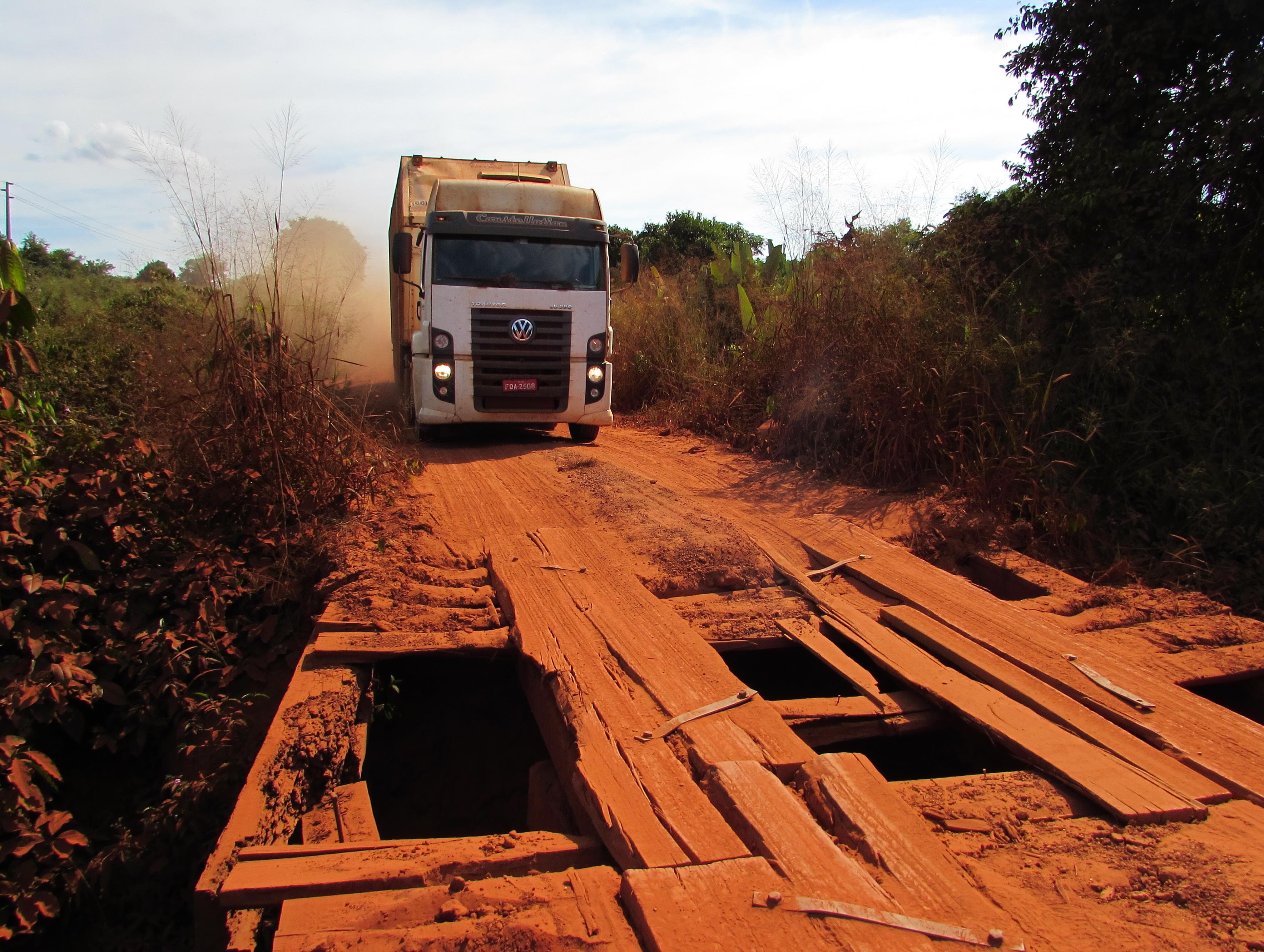 Série revela o abandono das pontes no Brasil