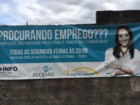 Igreja usa imagem de deputada em anúncio de busca de emprego