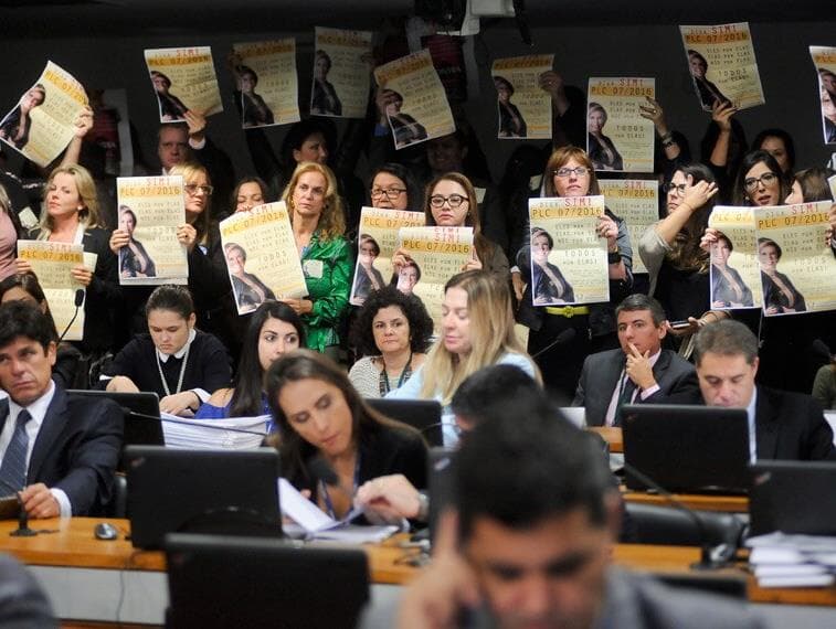 CCJ aprova proposta que altera Lei Maria da Penha