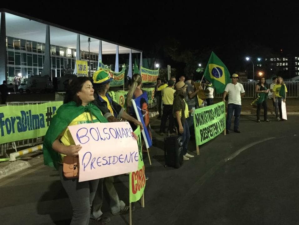 Líder de ato pró-Bolsonaro defende intervenção militar